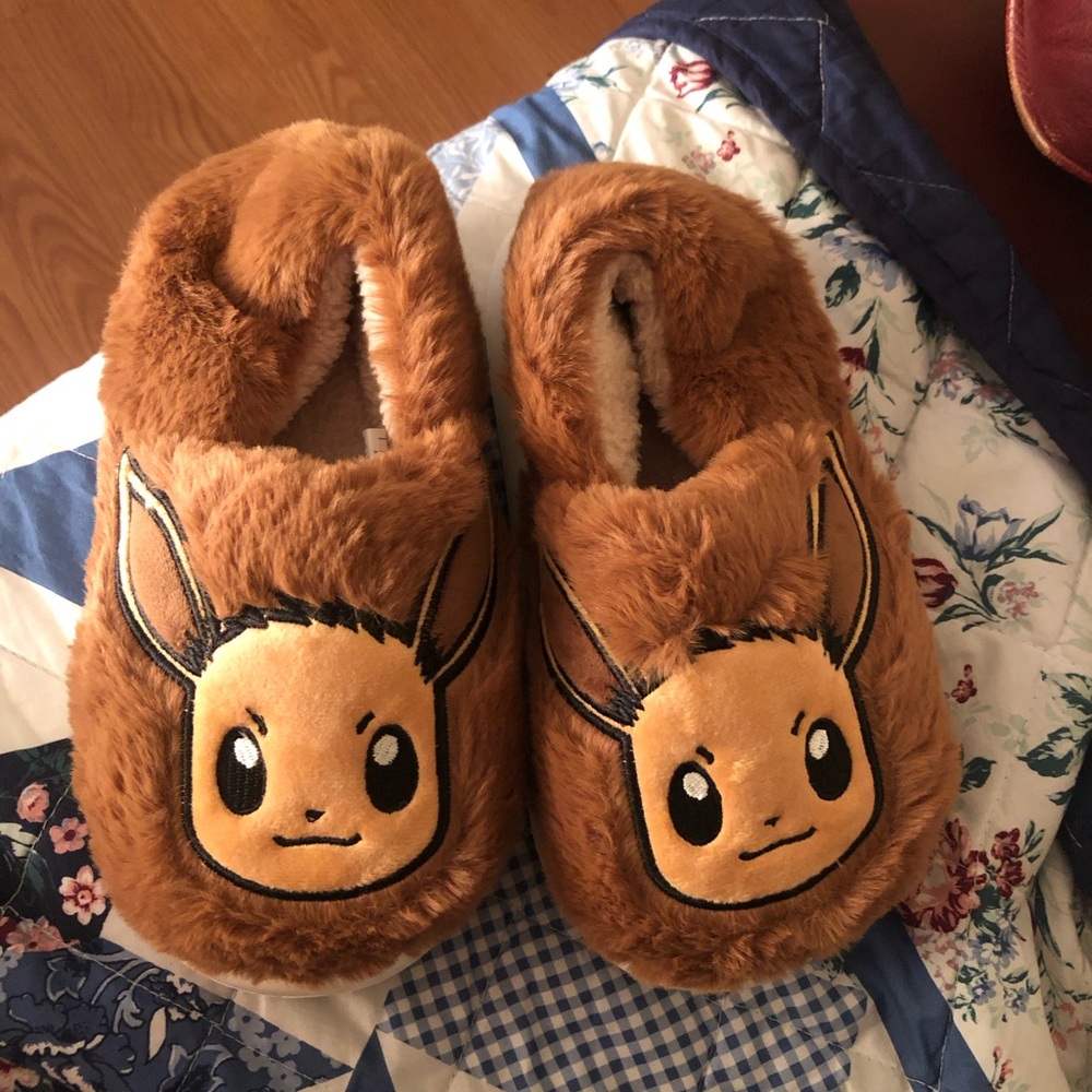 Pokémon Eevee plush slippers